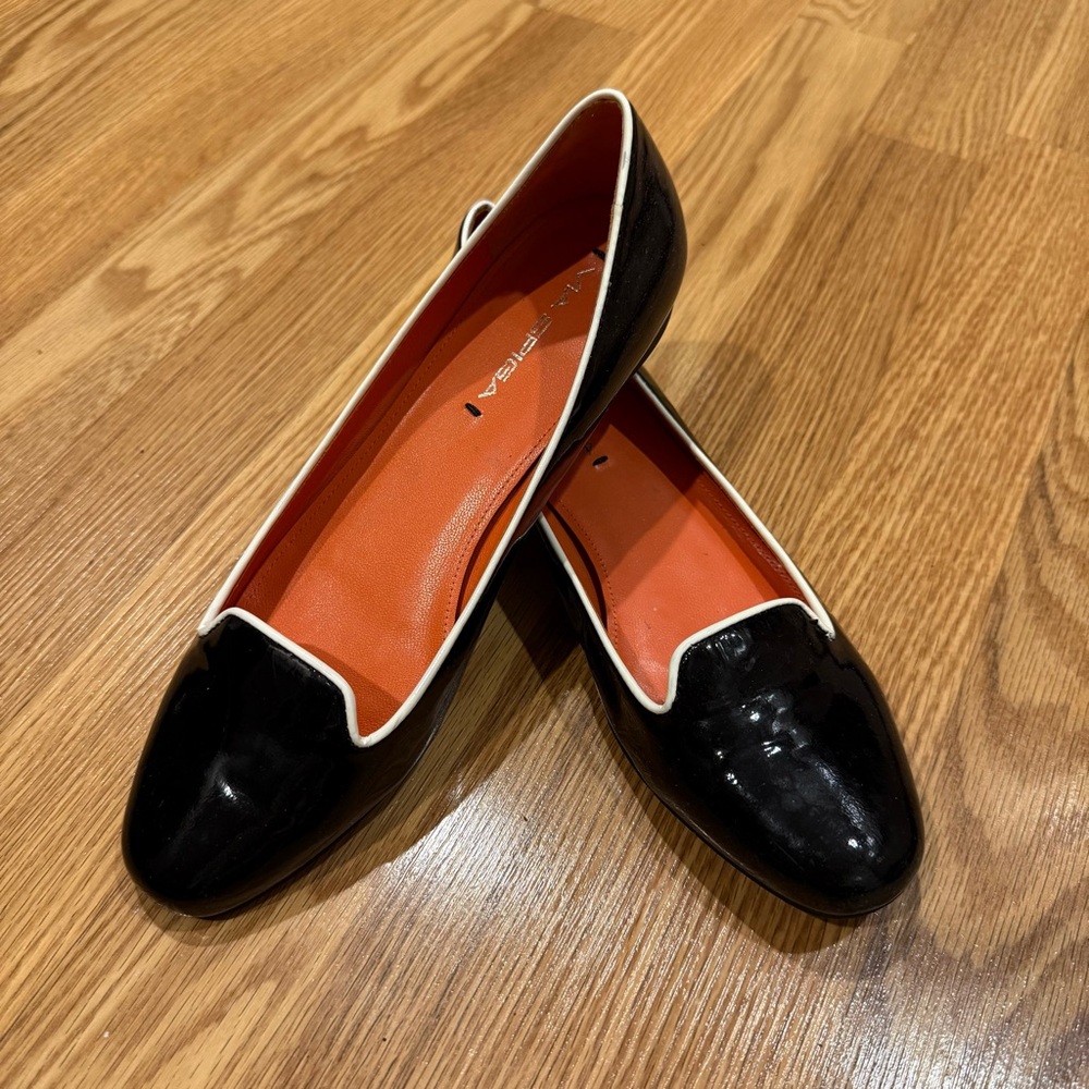 Via Spiga Black Patent Leather Tuxedo Slippers size 7.5